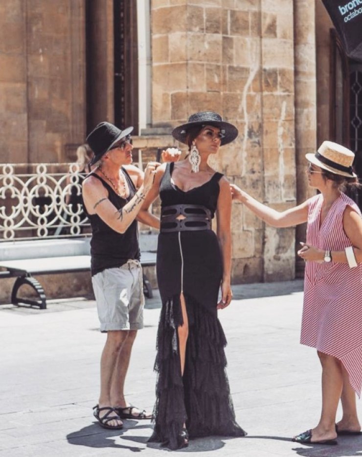 Το βίντεο από τα παρασκήνια της φωτογράφησης της Ραμόνας Φίλιπ για τη "Madame Figaro" Αυγούστου