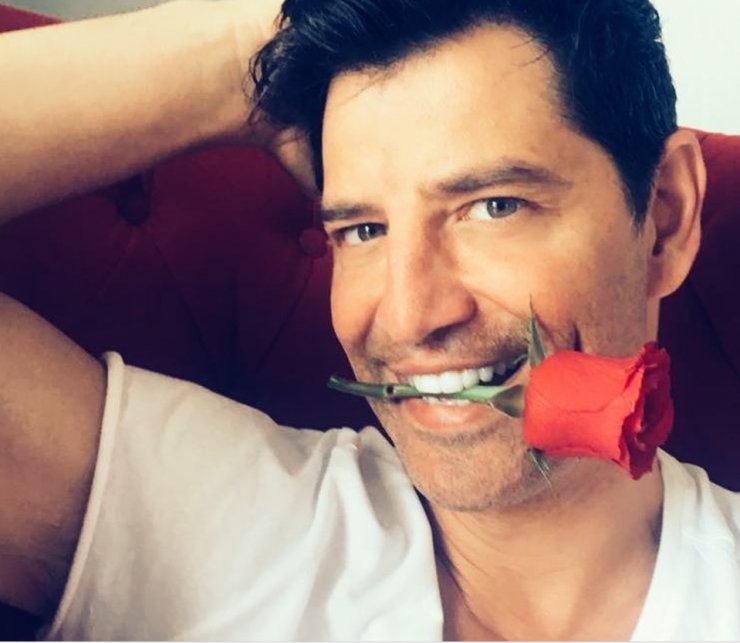 Πρώτη φορά! Ο Σάκης Ρουβάς εβγάλε selfie με επώνυμο Κύπριο! 