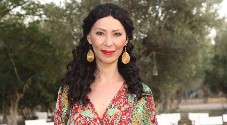 Συγκίνησε όλους: Η Δώρα Χρυσικού έβγαλε την περούκα 2 χρόνια μετά τη μάχη με τον καρκίνο