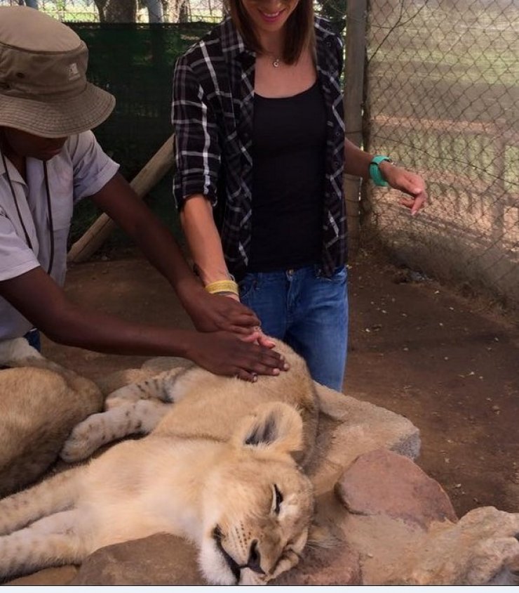 Γνωστή Κύπρια: Το ταξίδι στην Αφρική και οι selfie με τίγρεις και λιοντάρια