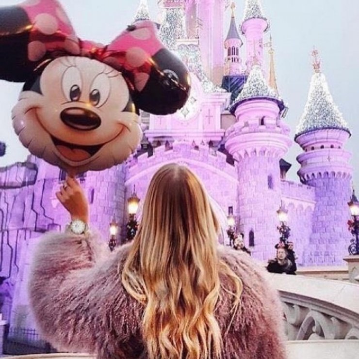 Γνωστή Ελληνίδα τραγουδίστρια περιμένει το πρώτο της παιδί και παντρεύτηκε με πολιτικό γάμο!