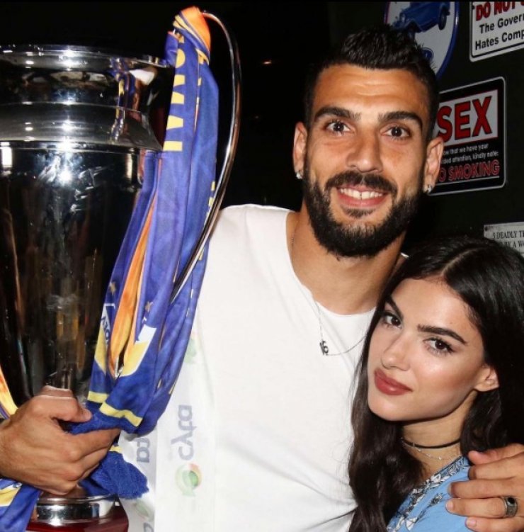 Δείτε την εντυπωσιακή αυλή του σπιτιού του Γιώργου Μερκή και της Άντρεας Κυριάκου στη Λεμεσό