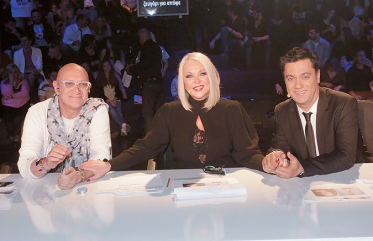 Aποχώρηση βόμβα απο την κριτική επιτροπή του "Just the 2 of us"