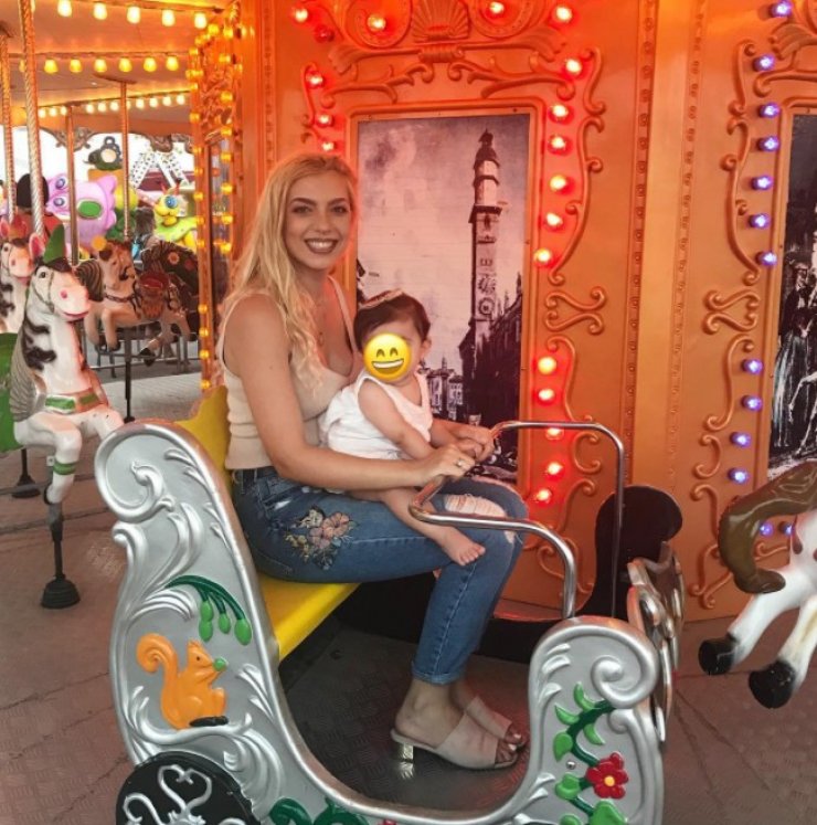 Το όμορφο μήνυμα της Άντρης Καραντώνη για τα πρώτα γενέθλια της κόρης της Αργυρώς