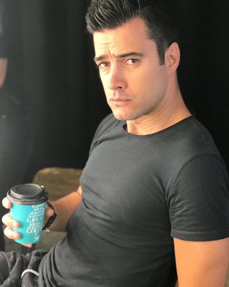 Επιτέλους το παραδέχτηκε! Ο Γιάννης Τσιμιτσέλης μίλησε on camera για τη σχέση του με την Κατερίνα Γερονικολού! [βίντεο]