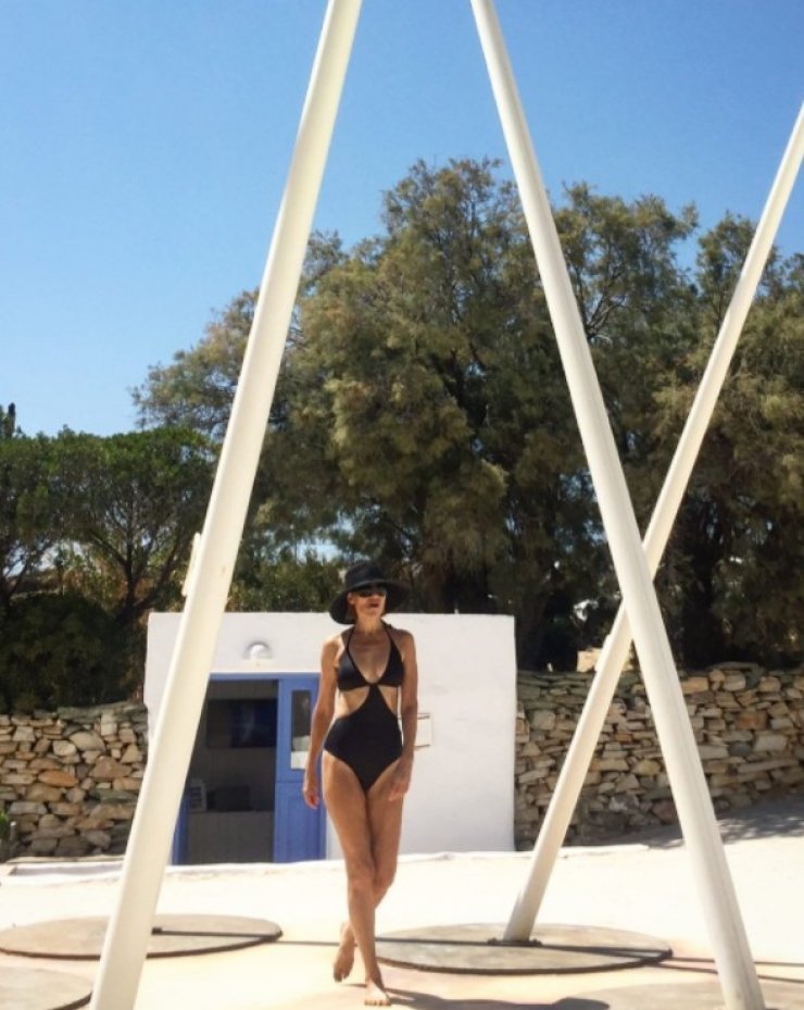 Απλά θεά! Στα 51 της η Ελληνίδα ηθοποιός είναι πιο sexy από ποτέ!