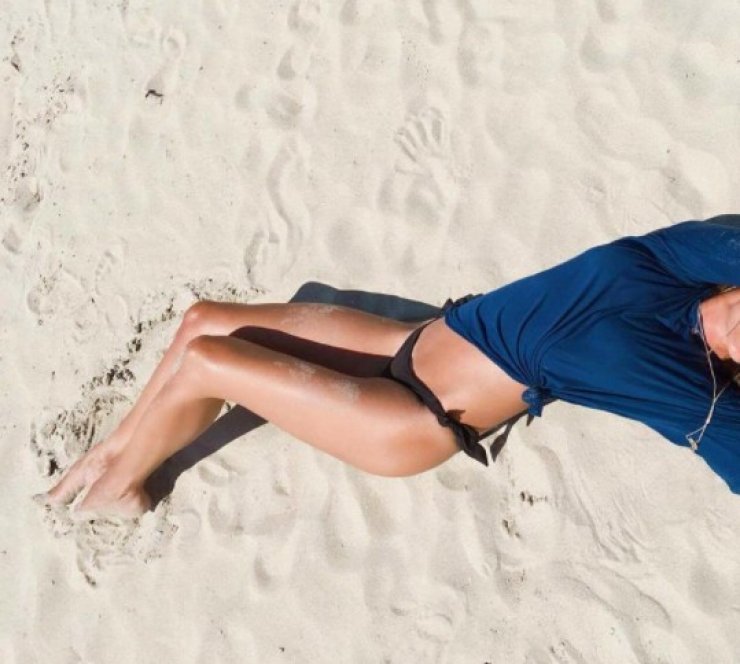 Επώνυμη Ελληνίδα πιο sexy από ποτέ στα 50 της χρόνια