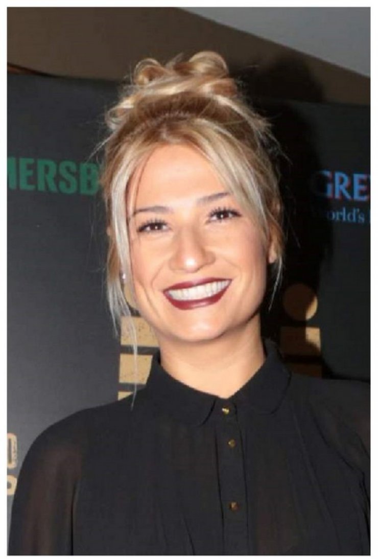 Ατύχημα για τη Φαίη Σκορδά on air! Φάνηκε το εσώρουχό της [βίντεο]