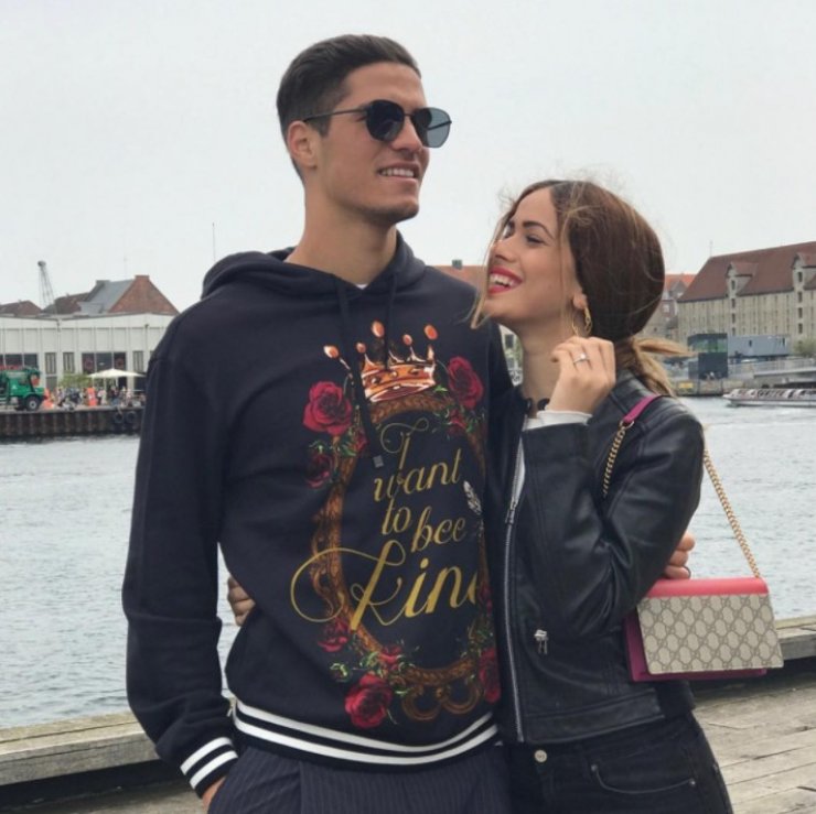 Πιέρος Σωτηρίου - Μαρία Κορτζιά: Η φωτογραφία από την επιστροφή τους στην Κύπρο