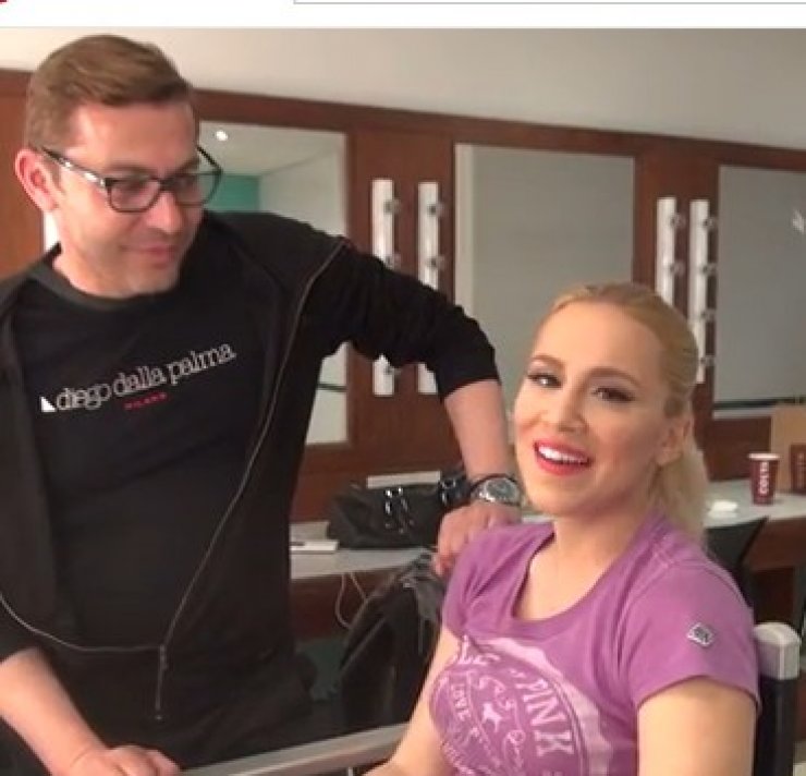 Νάντια Μπουλέ: Σε πυρετώδεις προετοιμασίες η παρουσιάστρια των βραβειών "Madame Figaro Γυναίκες της Χρονιάς 2103" [video]