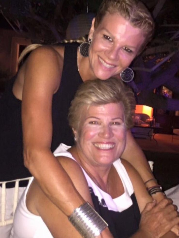 Η φωτογραφία και το τρυφερό μήνυμα της Έλσας Αναστασιάδου στη μητέρα της για τα γενέθλιά της