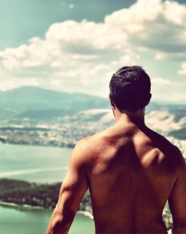 Η απίστευτη αλλαγή στην εξωτερική εμφάνιση παρουσιαστή της κυπριακής τηλεόρασης 