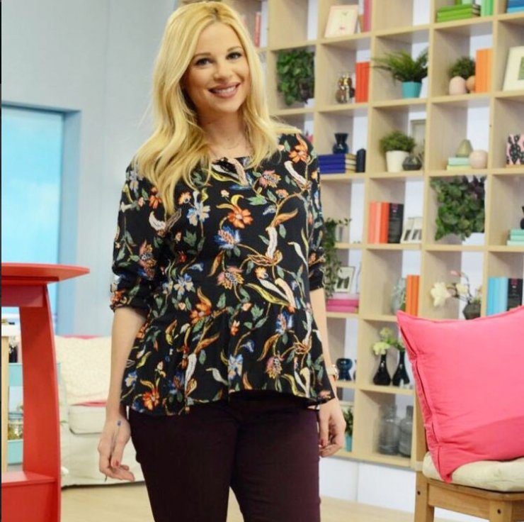 Εκτάκτως δίπλα στην Χριστιάνα Αριστοτέλους οι συνεργάτες της 