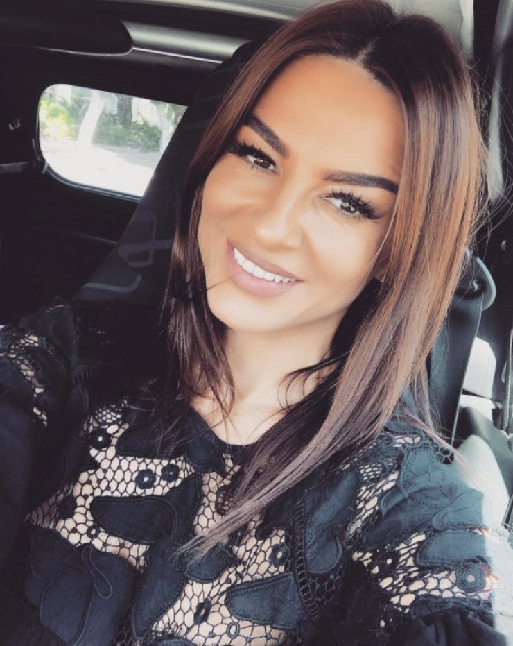 Μείναμε με το στόμα ανοιχτό μόλις είδαμε την γκαρνταρόμπα της Ramona Filip