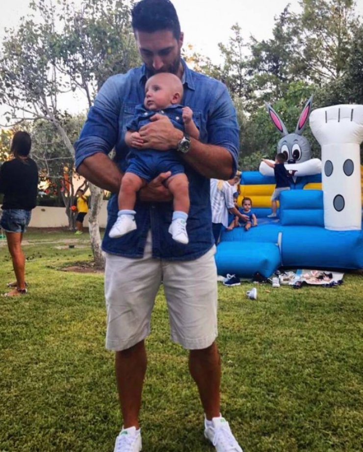 Κυριάκος Πελεκάνος: Δεν θα πιστεύετε τι κάνει μια μέρα πριν το γάμο του μαζί με το γιο του