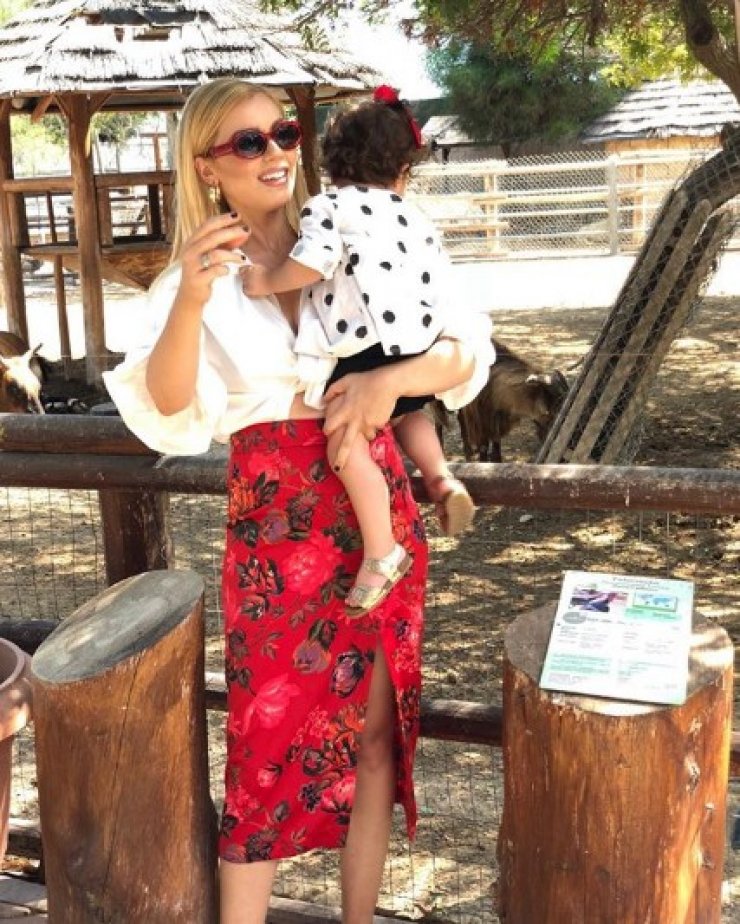 Άντρη Καραντώνη: Αποκαλύπτει την ηλικία της και εάν θα ήθελε δεύτερο παιδί