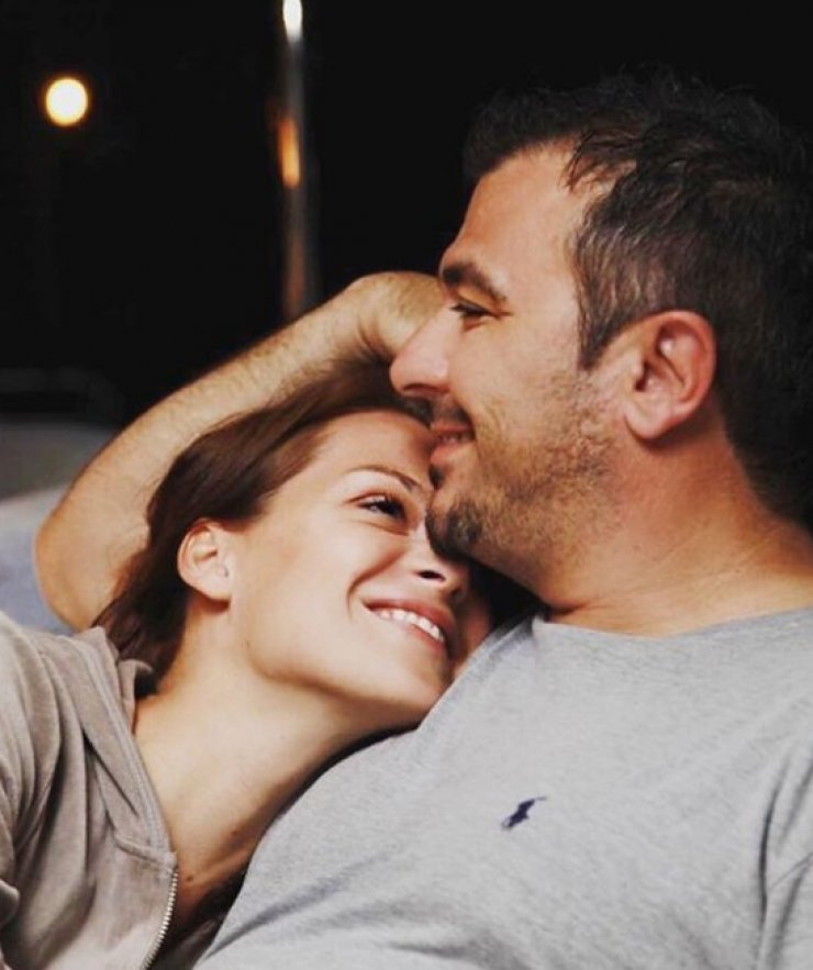 Αντώνης Ρέμος – Υβόννη Μπόσνιακ: Ποιο τραγούδι επέλεξαν για τον πρώτο τους χορό ως παντρεμένοι;