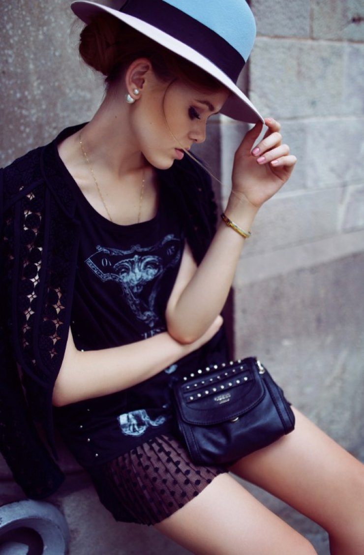 Το πιο chic αξεσουάρ είναι και πάλι στη μόδα