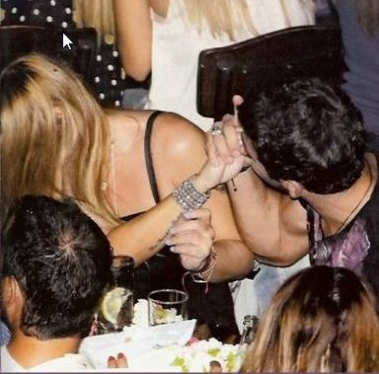 Γερμανού-Ιωάννου: Καρέ-καρέ οι νέες τρυφερές στιγμές τους!