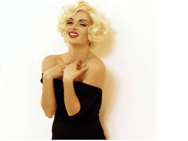 Αυτή είναι η Ελληνίδα που διεκδικεί τον ρόλο της Monroe!