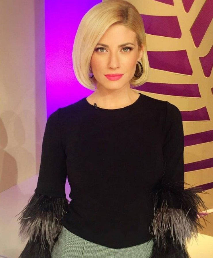 Ποιος επώνυμος Έλληνας είπε την εξής ατάκα: "Την Ευαγγελία Αραβανή είναι τη μόνη που ζηλεύει η σύζυγός μου"