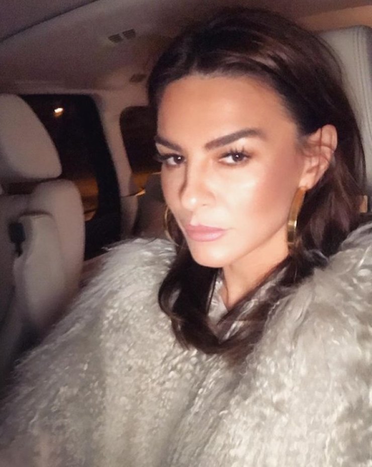 Μείναμε με το στόμα ανοιχτό! Δεν θα πιστεύετε πως πήγε ντυμένη στο ΓΣΠ η Ramona Filip για τον αγώνα ΑΠΟΕΛ - Ρεάλ Μαδρίτης