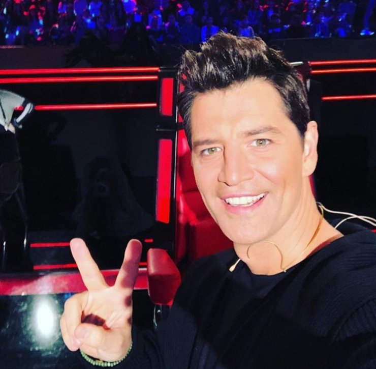 Η Κύπρια που έκλεψε χθες ο Σάκης Ρουβάς στη φάση των knockout από τον Πάνο Μουζουράκη 