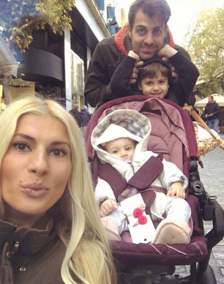 Στέλιος Χανταμπάκης και Όλγα Πηλιάκη στόλισαν το χριστουγεννιάτικο τους δέντρο