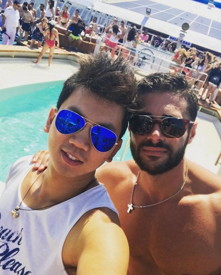 Το τερμάτισαν! Δείτε τον Κωνσταντίνο Βασάλο να απαθανατίζει τον Ορέστη Τσάνγκ να κάνει την φυσική του ανάγκη