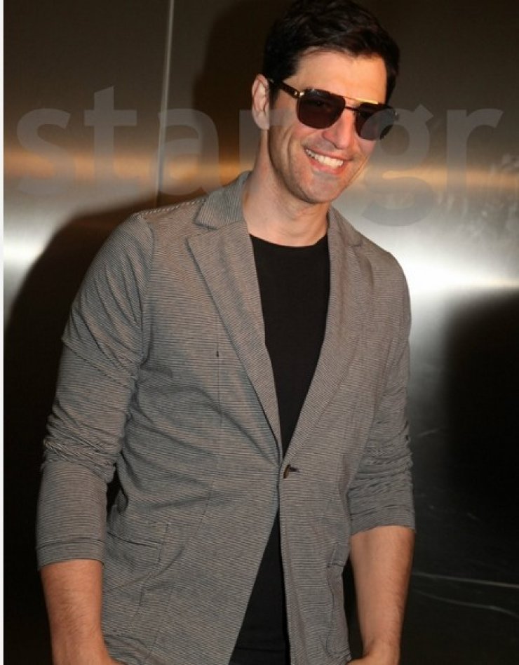 Bίντεο: Η στιγμή της βράβευσης του Σάκη Ρουβά στα παγκόσμια μουσικά βραβεία