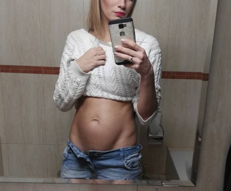 Και όμως η επώνυμη Ελληνίδα είναι στον έκτο μήνα της εγκυμοσύνης της