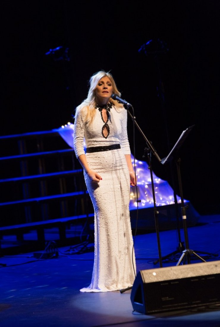 Η μαγεία των Χριστουγέννων με την σοπράνο Αλίκη Χρυσοχόου