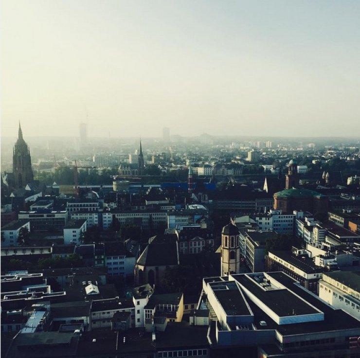 Ποια socialite απολαμβάνει αυτή τη θέα;