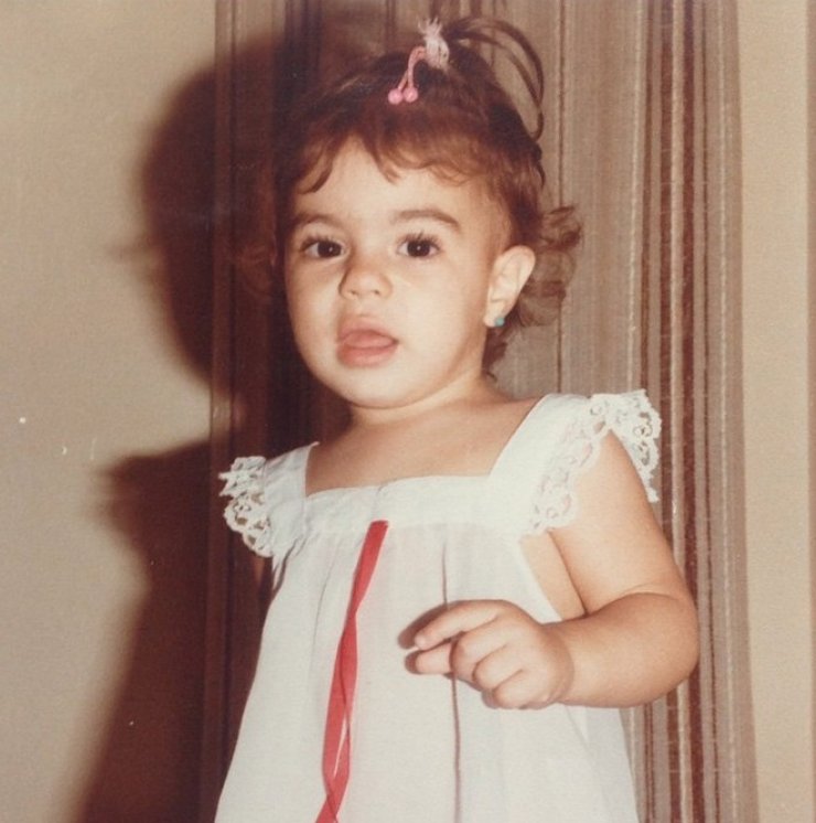 Aναγνωρίζετε ποια Κύπρια παρουσιάστρια είναι η μικρούλα στη φωτογραφία;