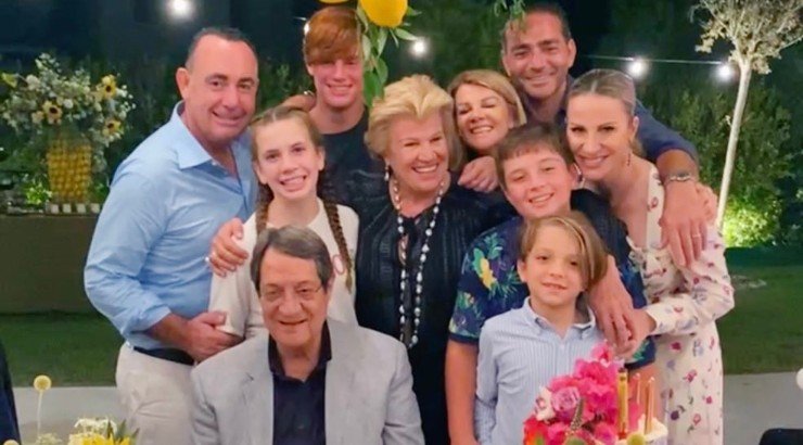 Έλσα και Ινώ Αναστασιάδη: Τα συγκινητικά λόγια και η εικόνα για τα γενέθλια της μαμάς τους