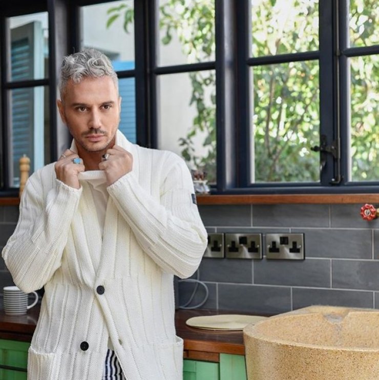 Δείτε το Νικόλα Ιωαννίδη στο κρεβάτι του υπνοδωματίου του