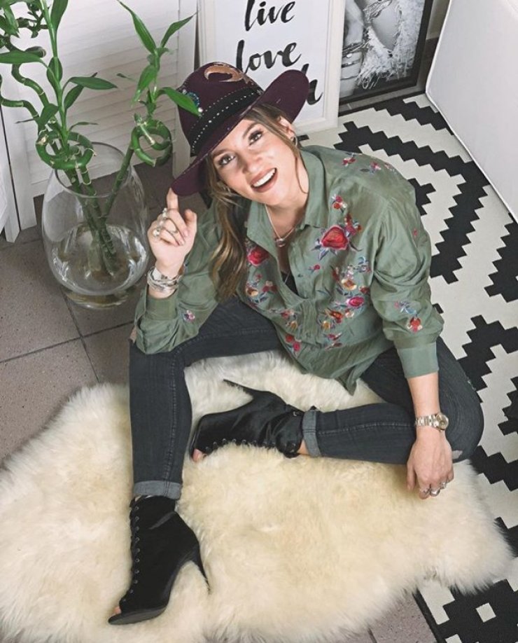 Μπήκαμε στην εντυπωσιακή κουζίνα της Αθηνάς Οικονομάκου