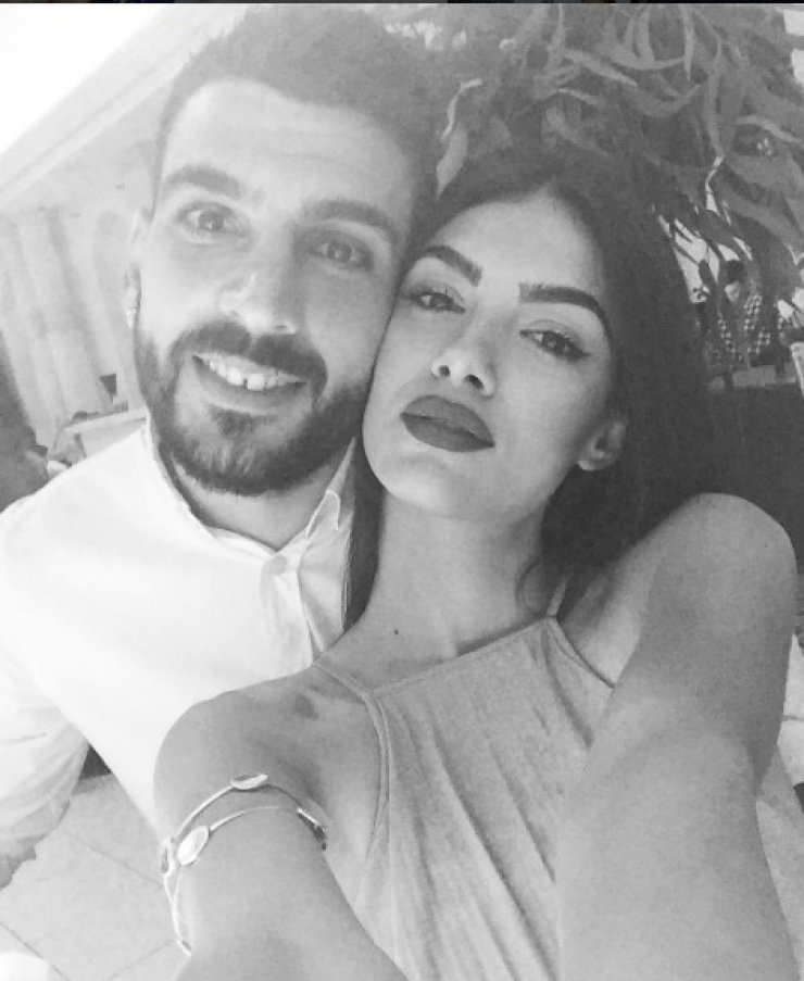 Oι πρώτες εικόνες της Άντρεας Κυριάκου στις προετοιμασίες λίγο πριν ντυθεί νυφούλα