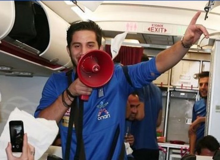 Το βίντεο απο την αποθέωση της Εθνικής Ελλάδας στο αεροδρόμιο