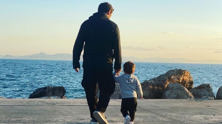 Έλληνας ηθοποιός μόλις έγινε ξανά μπαμπάς: Η πρώτη εικόνα του μπέμπη "Είναι έρωτας"