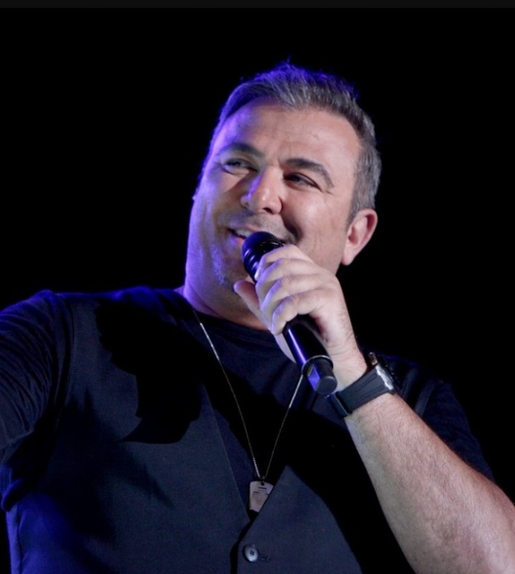 Αντώνης Ρέμος: Συναυλία για λίγους σε σαλέ της Γαλλίας