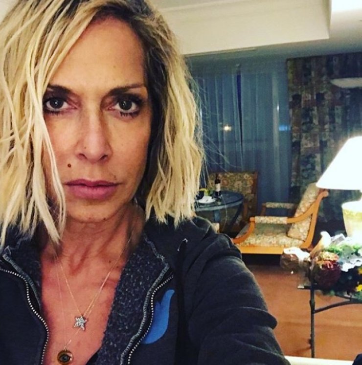 Με ποιες Κύπριες socialites ήταν συμμαθήτρια η Άννα Βίσση; 