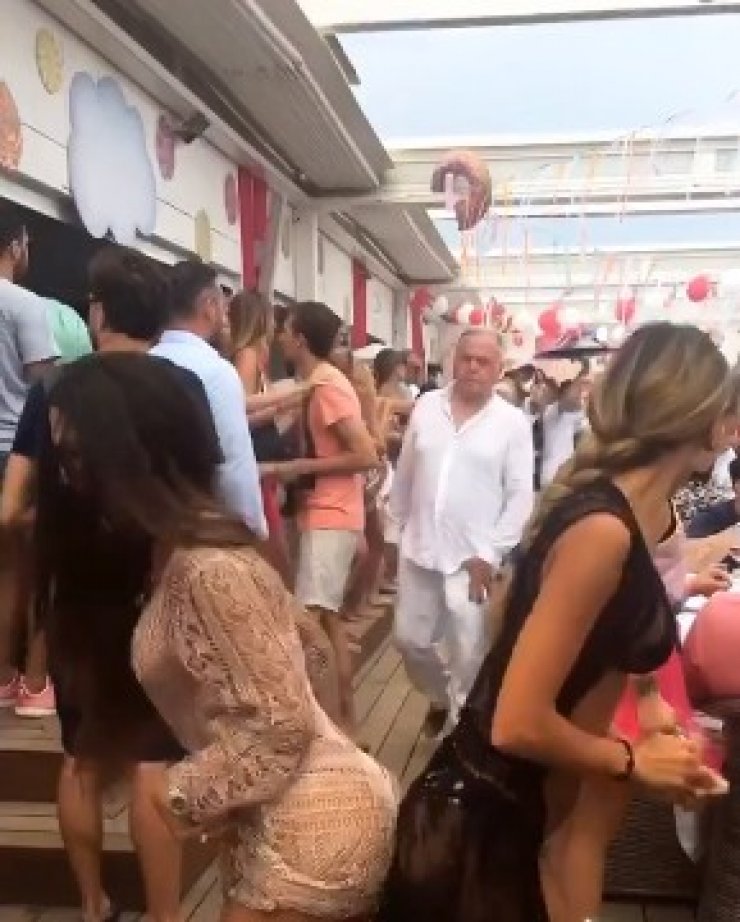 Οι επώνυμες Κύπριες που ξεσήκωσαν το Saint-Tropez με τον σέξι χορό τους