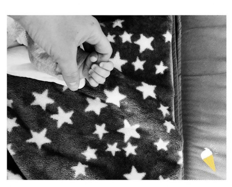 Η πρώτη φωτογραφία του γιου ζευγαριού της ελληνικής showbiz