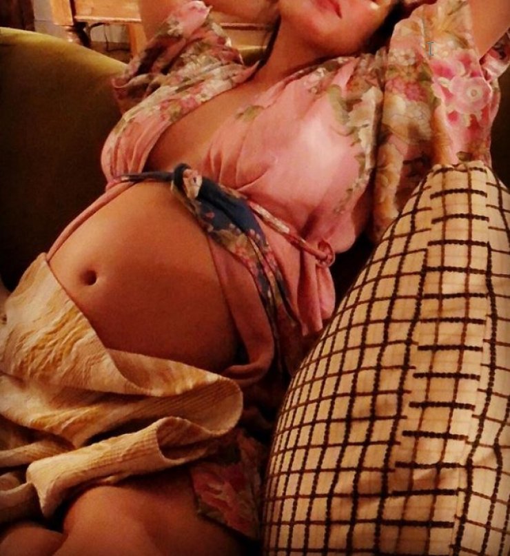 Ανακοίνωσε το φύλο του μωρού που περιμένει μέσα από το instagram