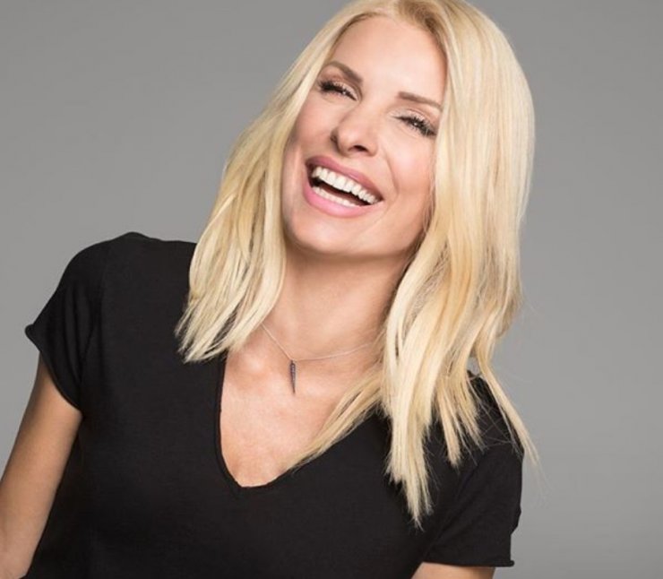 Η Ελένη Μενεγάκη έδειξε φωτογραφία από τα μαθητικά της χρόνια με συμμαθητή το Γιώργο Λιάγκα