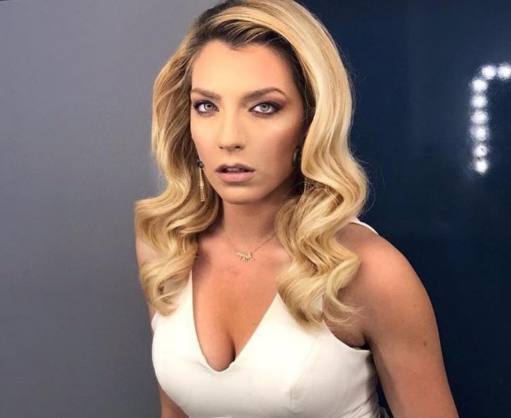 Άντρη Καραντώνη: Δείτε την μελαχρινή