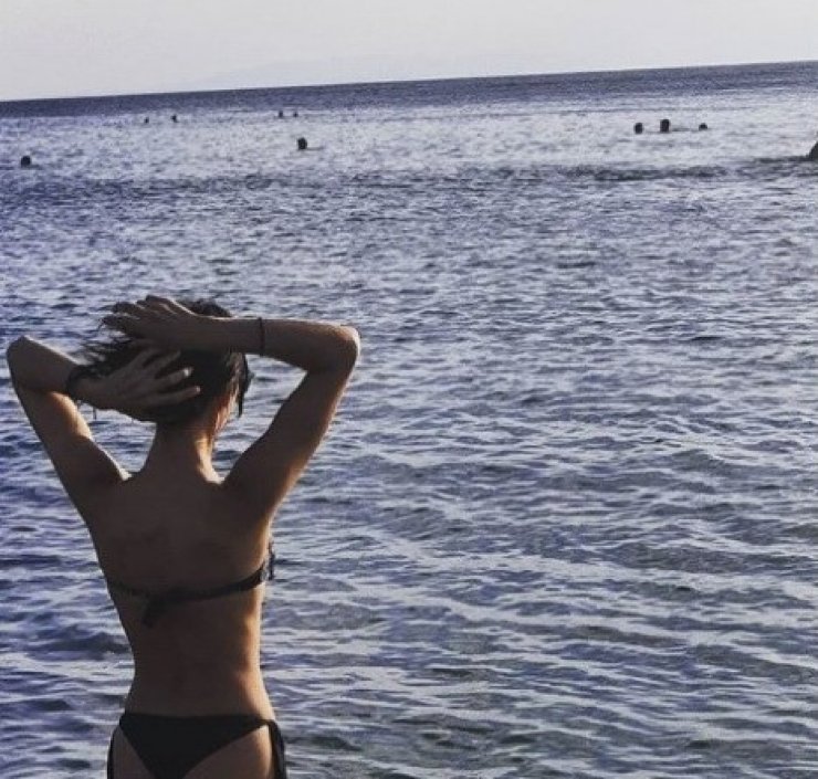 Γνωστή Ελληνίδα γέννησε πριν 3,5 μήνες και ποζάρει με μπικίνι