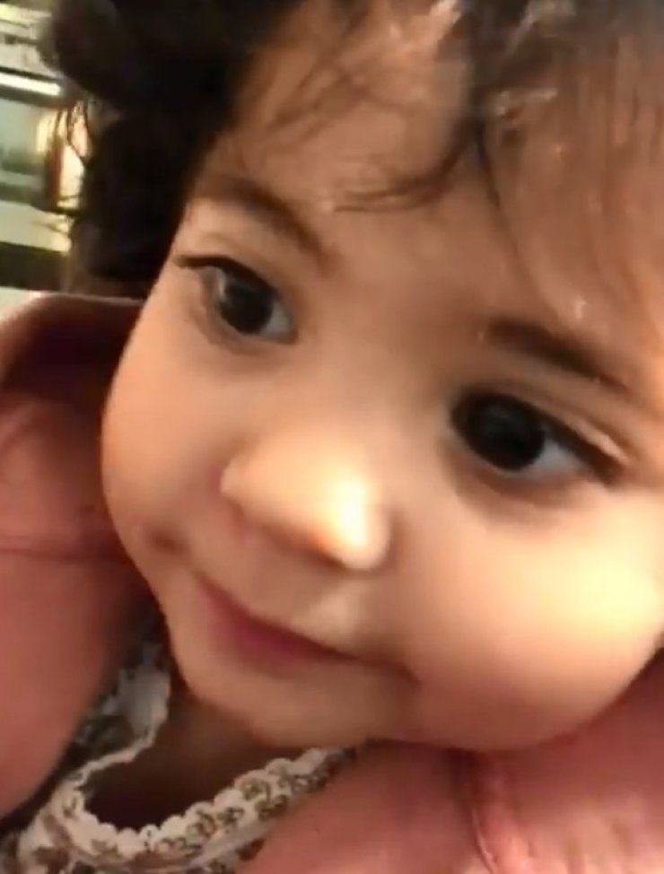 Απλά λιώσαμε: Δείτε πως μας ευχήθηκε η δίχρονη κόρη Κύπριας παρουσιάστριας για την ημέρα των ερωτευμένων