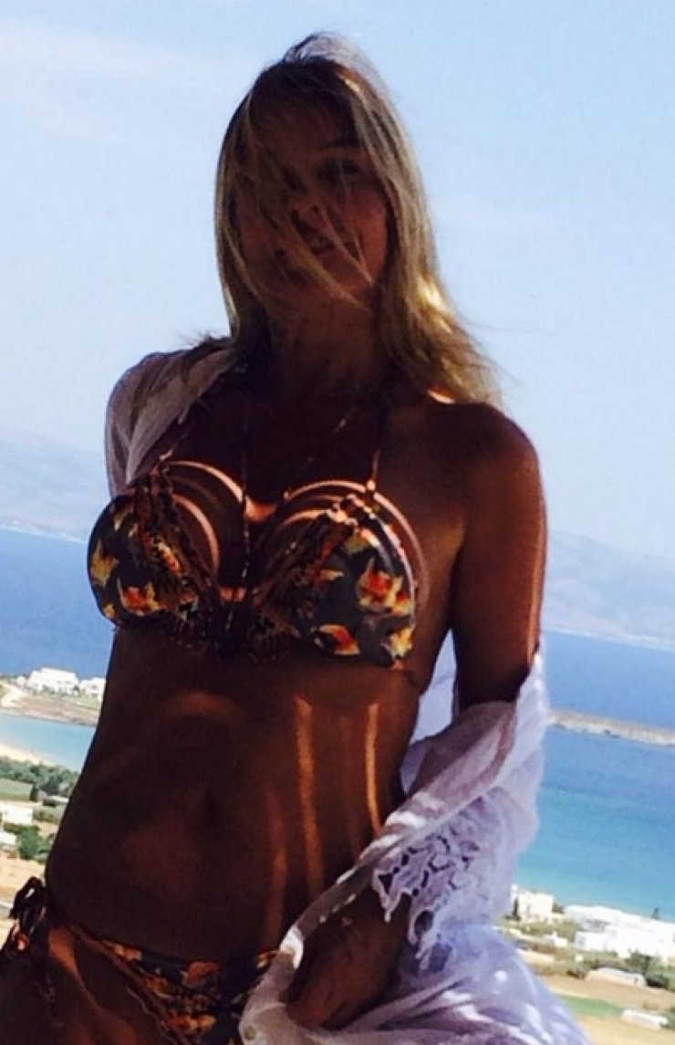 Xριστίνα Παππά: Ποζάρει στις διακοπές της με μπικίνι και δίχως ρετούς!
